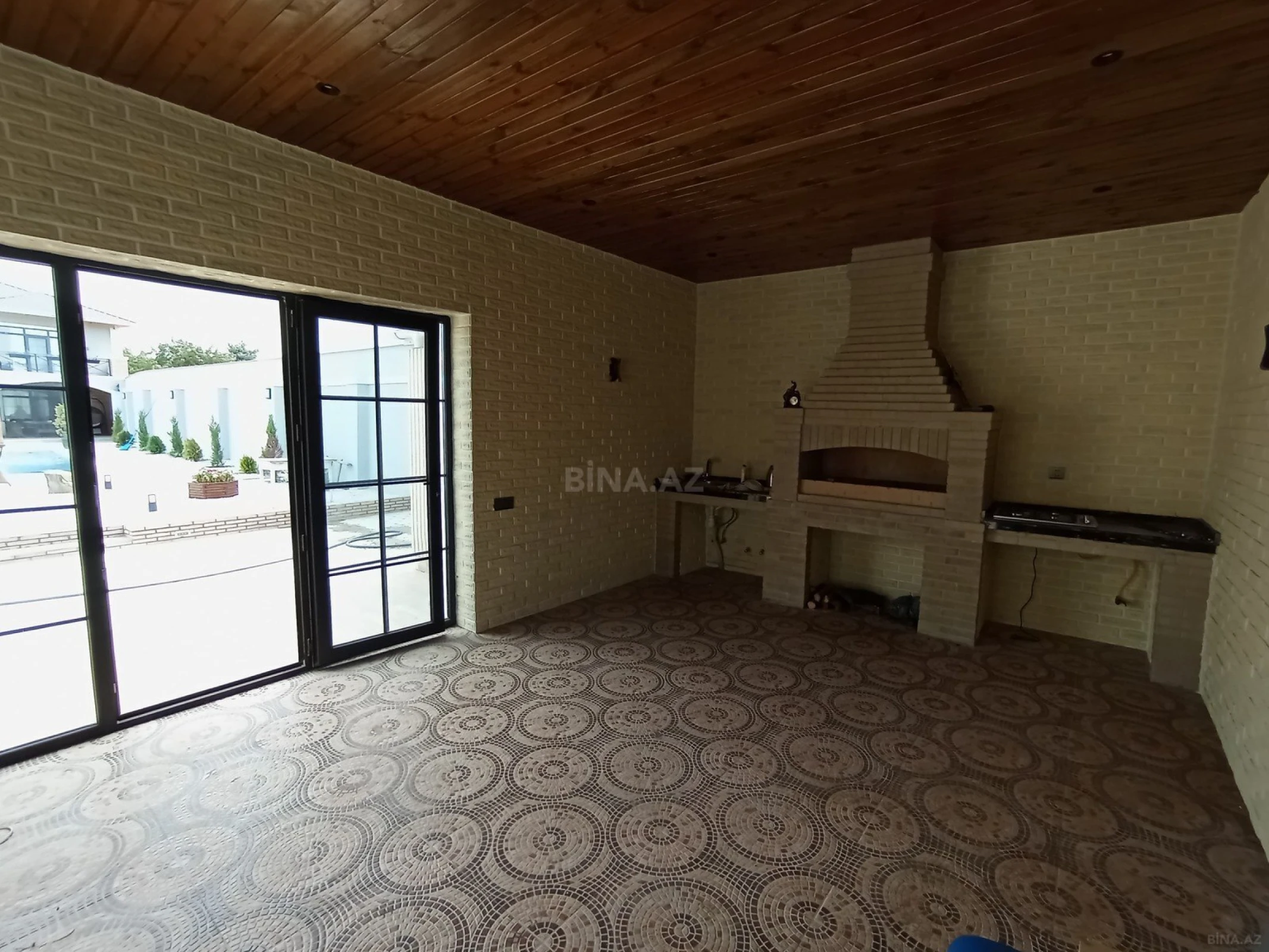 Satılır 5 otaqlı həyət evi 200 m²
