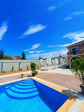 Satılır 5 otaqlı həyət evi 200 m²