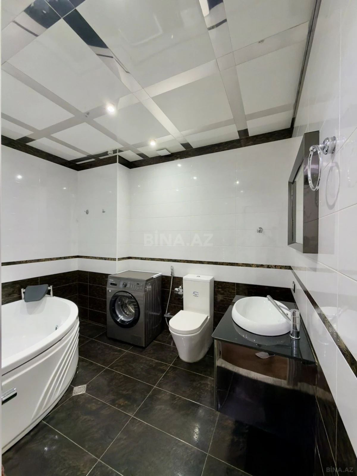 Satılır 3 otaqlı mənzil 155 m²