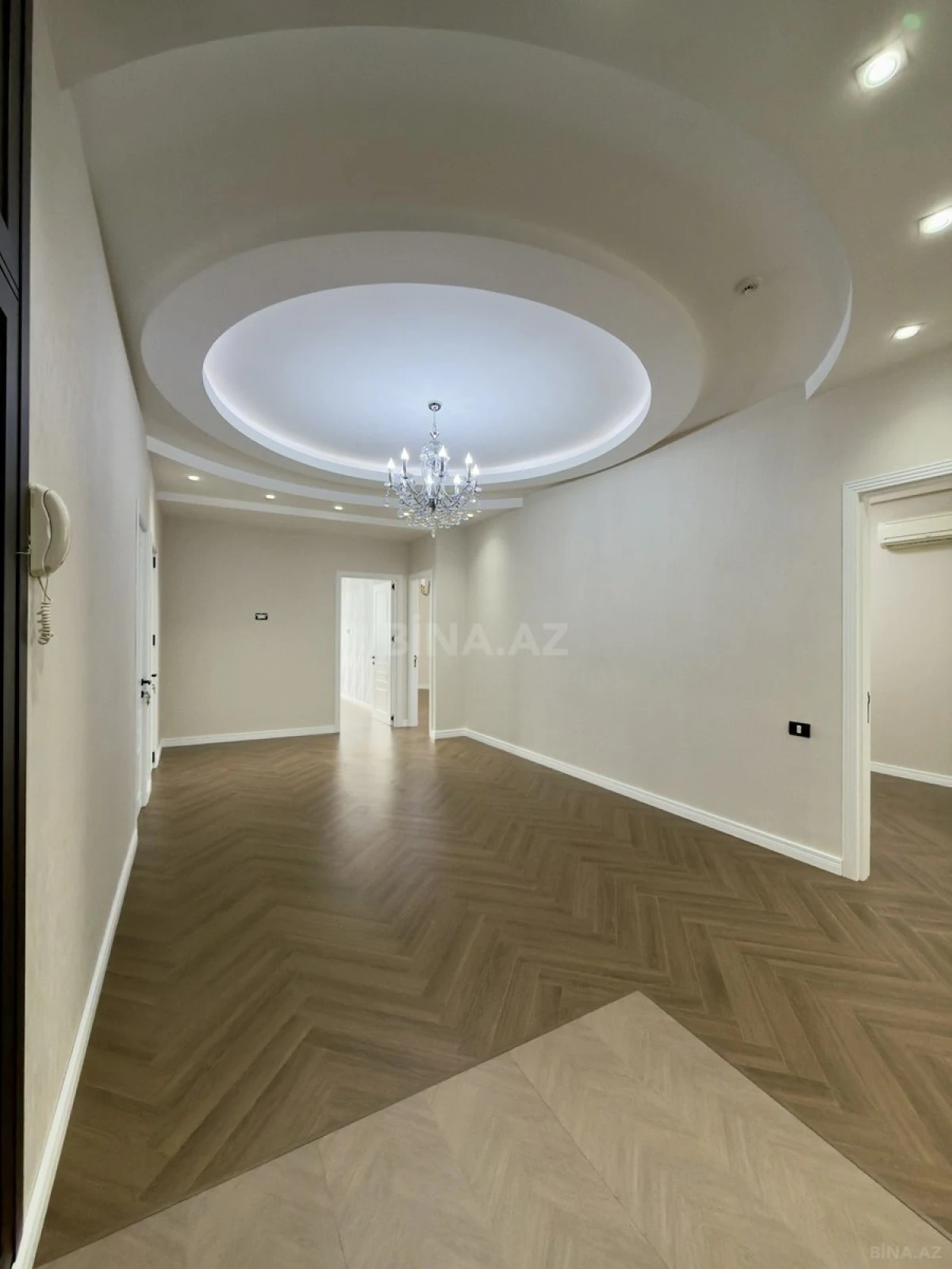 Satılır 3 otaqlı mənzil 155 m²