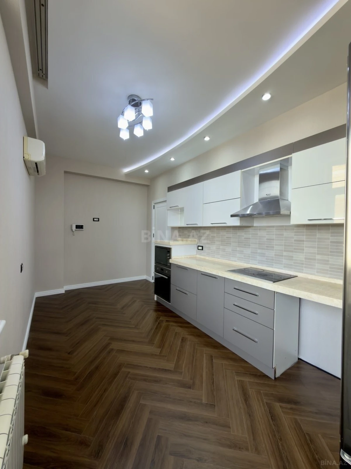 Satılır 3 otaqlı mənzil 155 m²
