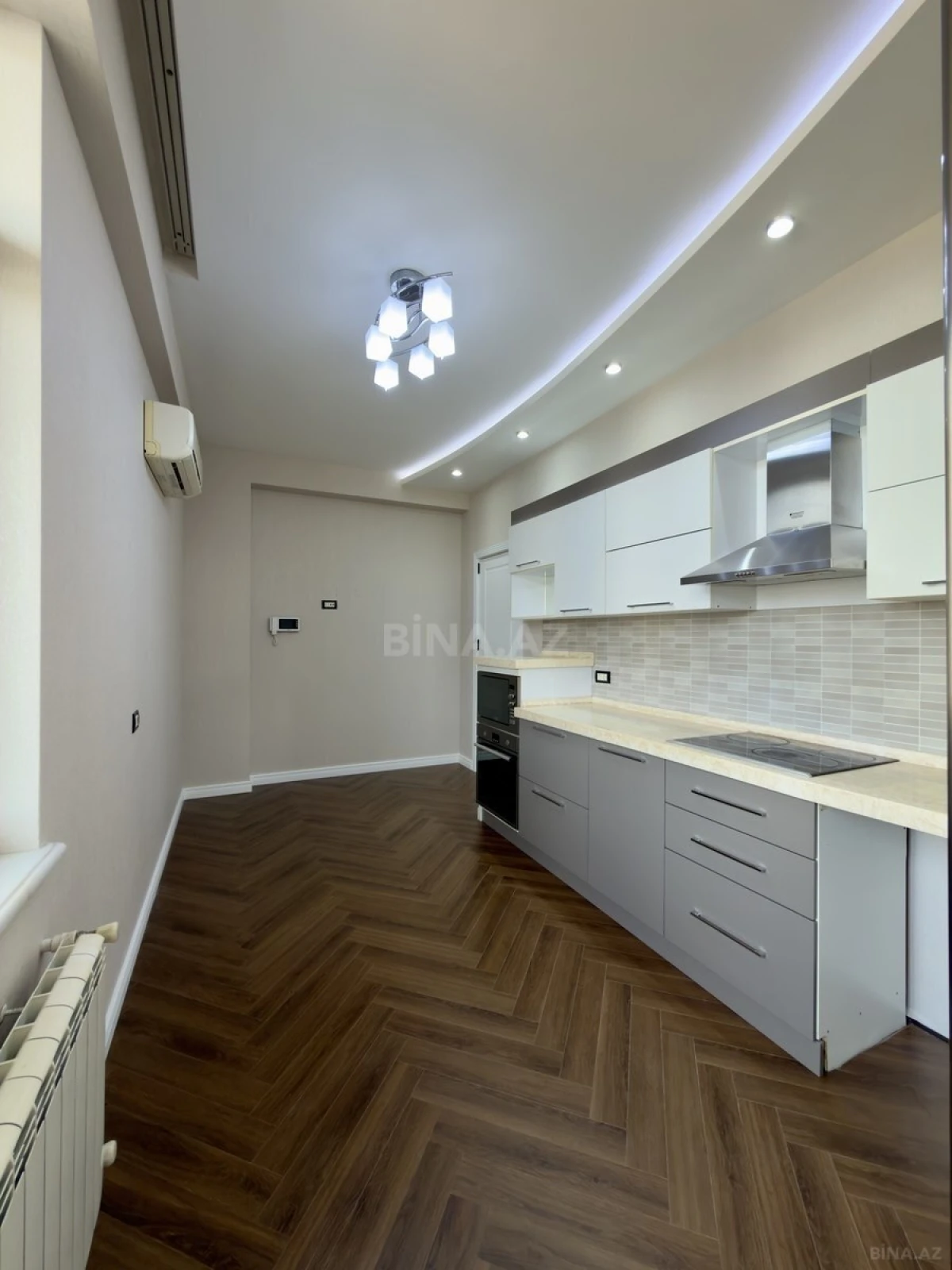 Satılır 3 otaqlı mənzil 155 m²