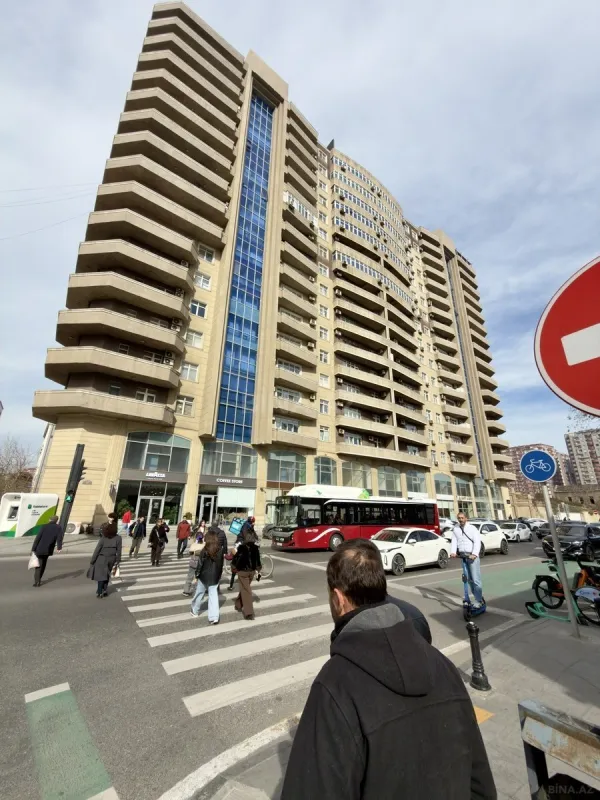 Satılır 3 otaqlı mənzil 155 m²