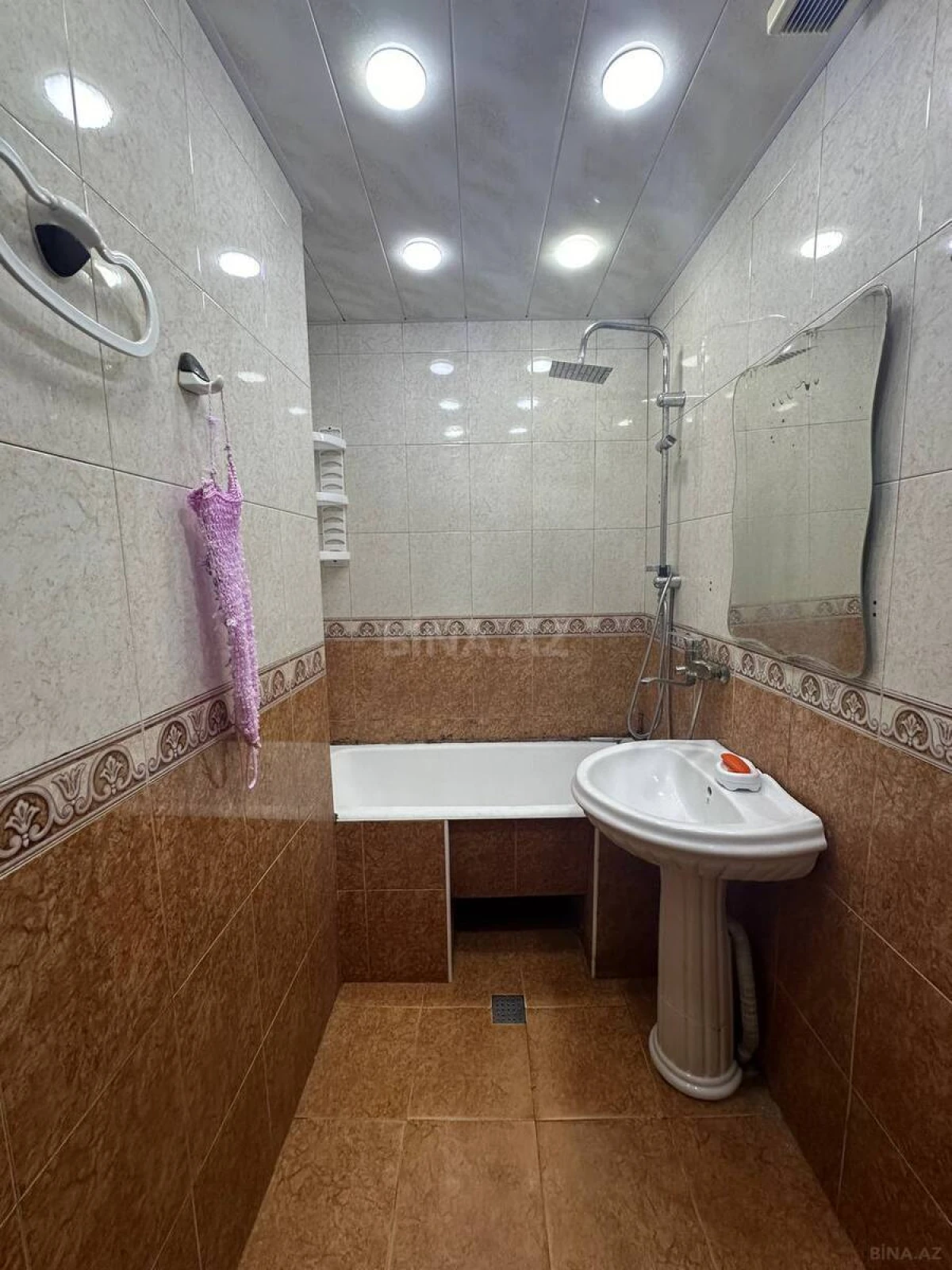 Kirayə verilir 5 otaqlı mənzil 120 m²