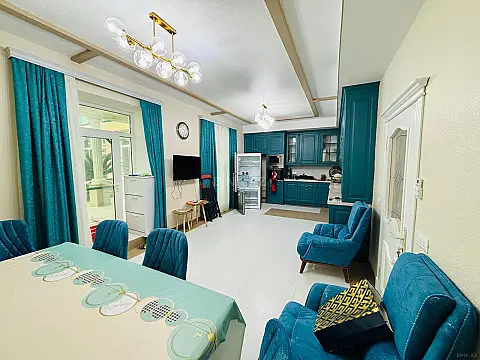 Satılır 6 otaqlı həyət evi 500 m²