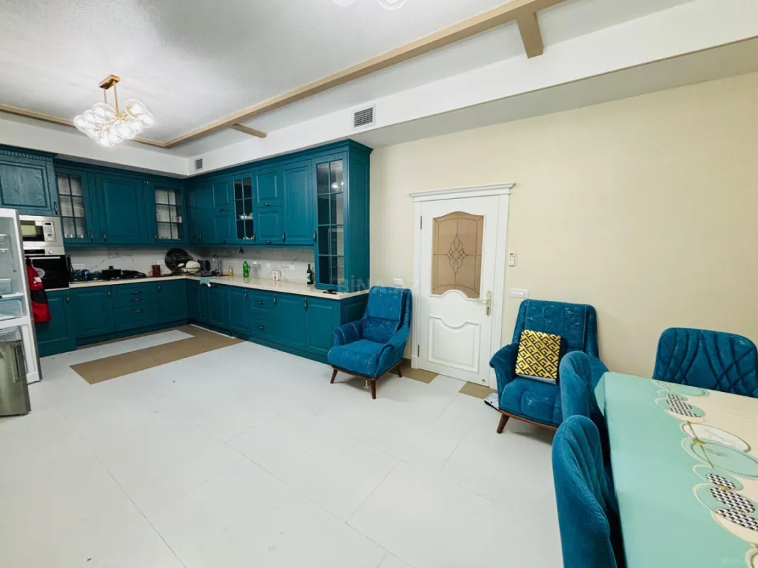 Satılır 6 otaqlı həyət evi 500 m²