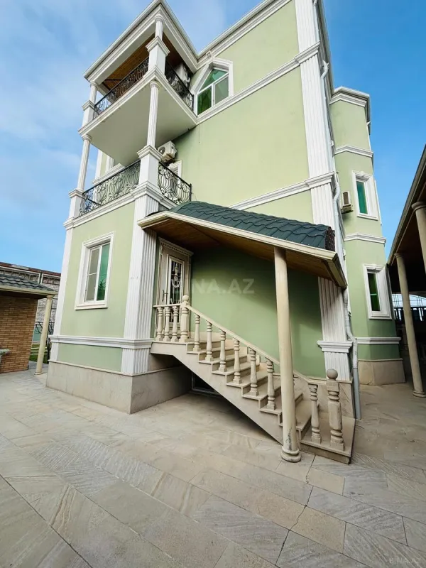 Satılır 6 otaqlı həyət evi 500 m²