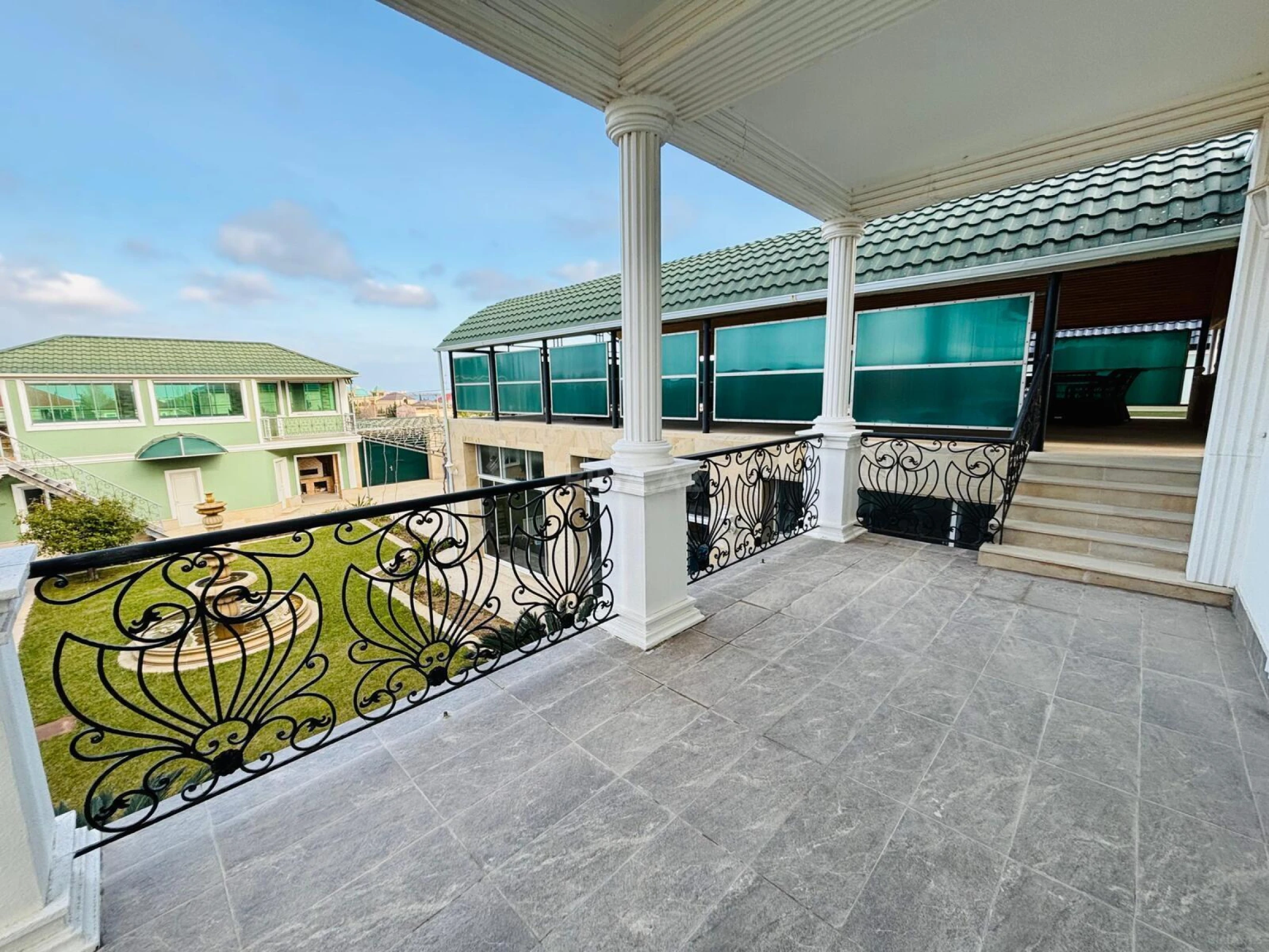 Satılır 6 otaqlı həyət evi 500 m²