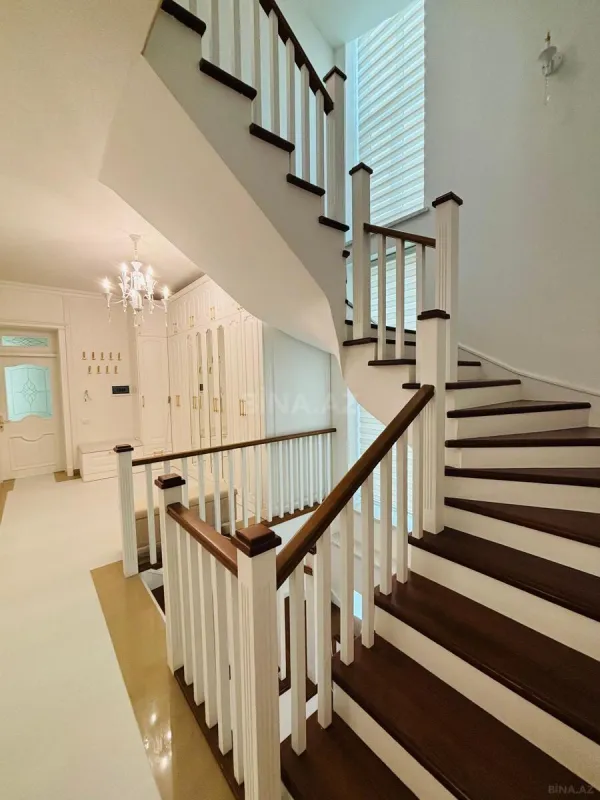 Satılır 6 otaqlı həyət evi 500 m²