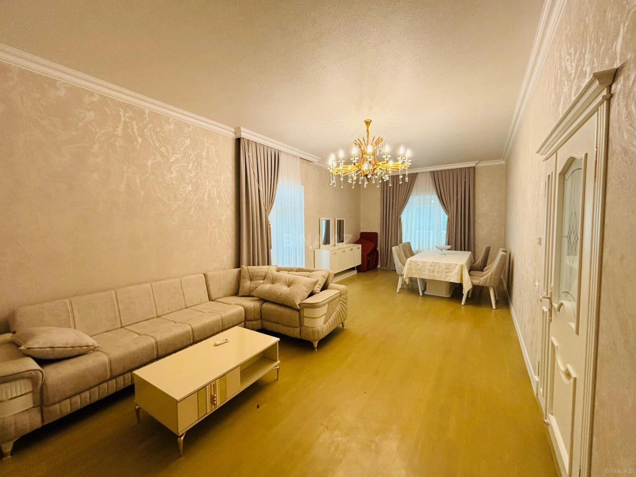 Satılır 6 otaqlı həyət evi 500 m²