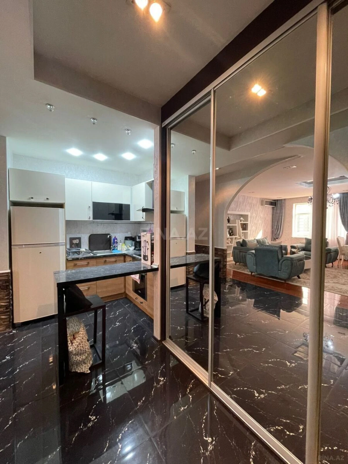 Kirayə verilir 3 otaqlı mənzil 130 m²