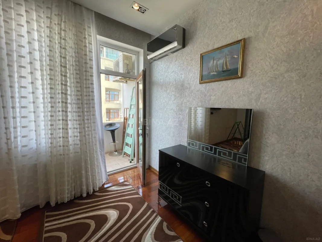 Kirayə verilir 3 otaqlı mənzil 130 m²