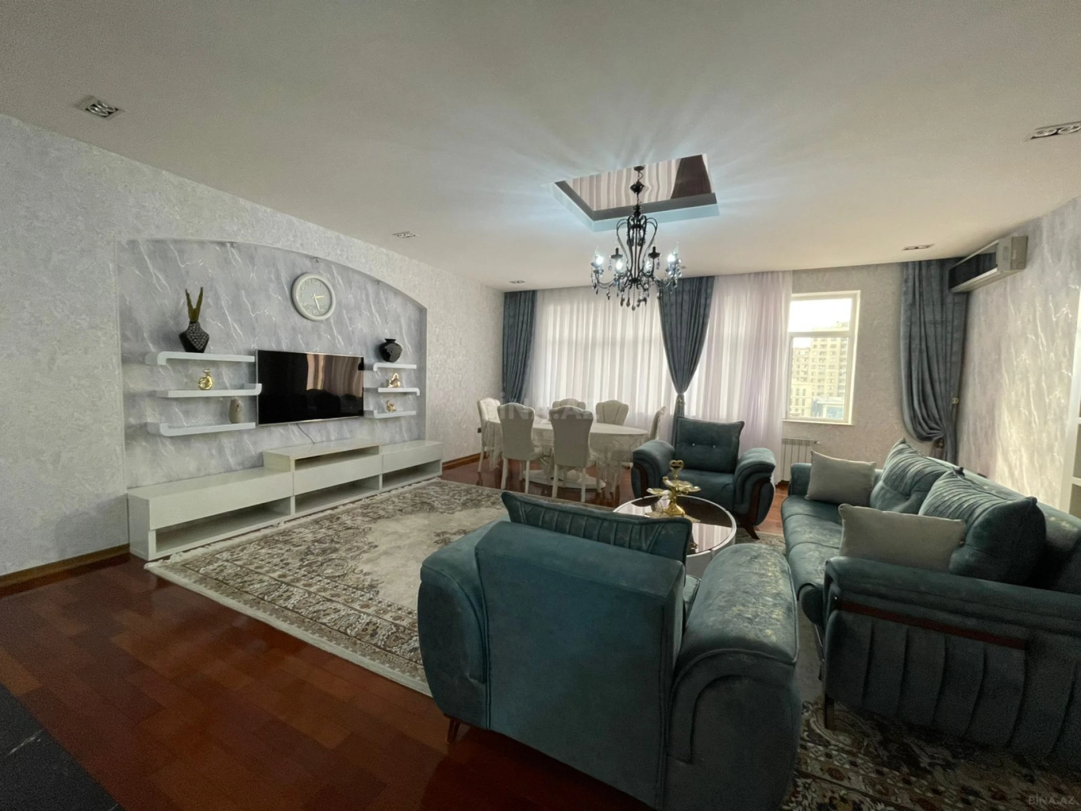 Kirayə verilir 3 otaqlı mənzil 130 m²