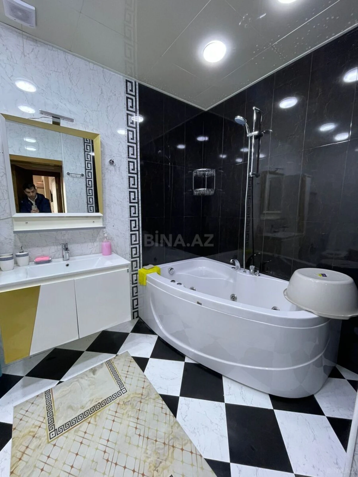 Kirayə verilir 3 otaqlı mənzil 130 m²