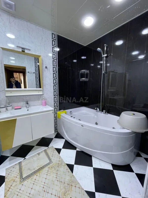 Kirayə verilir 3 otaqlı mənzil 130 m²