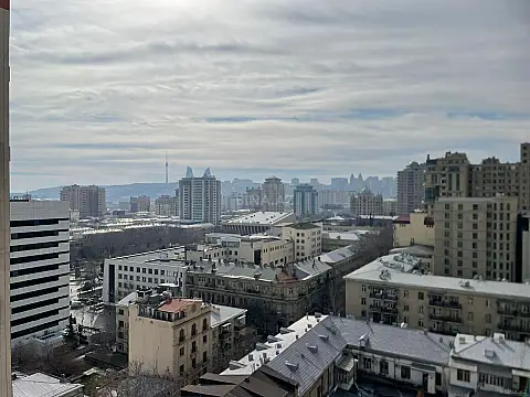 Kirayə verilir 3 otaqlı mənzil 130 m² — Bakı 3 otaq 130.00 m²