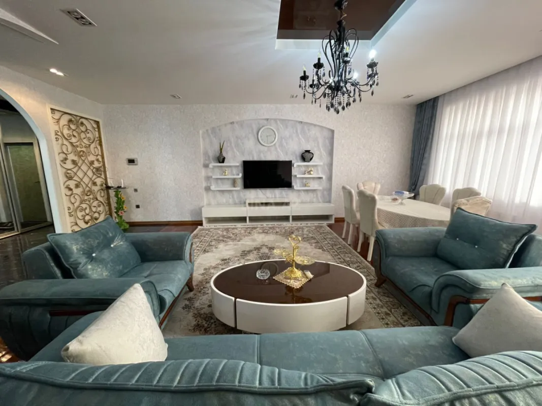 Kirayə verilir 3 otaqlı mənzil 130 m²