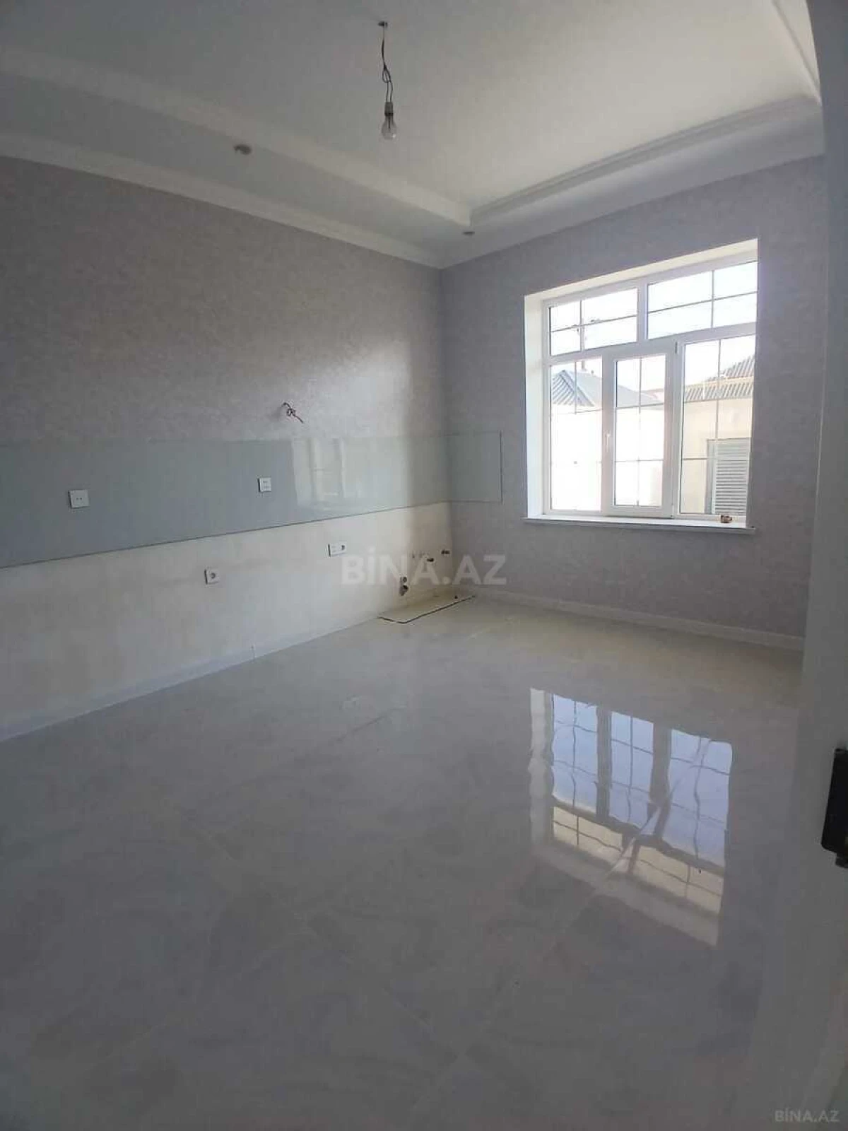Satılır 5 otaqlı həyət evi 180 m²