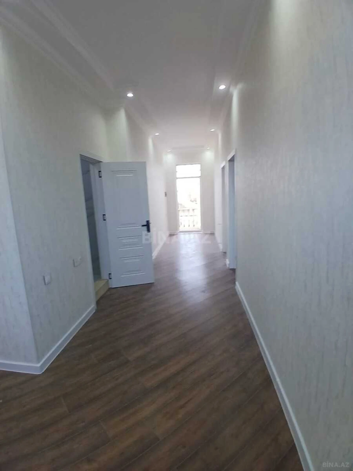 Satılır 5 otaqlı həyət evi 180 m²