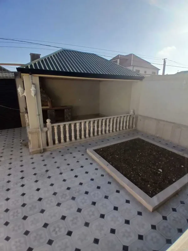 Satılır 5 otaqlı həyət evi 180 m²