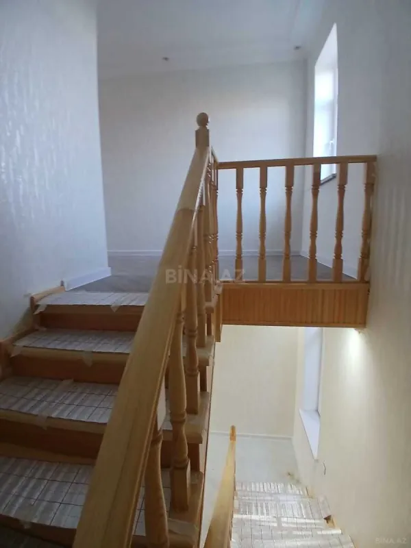 Satılır 5 otaqlı həyət evi 180 m²