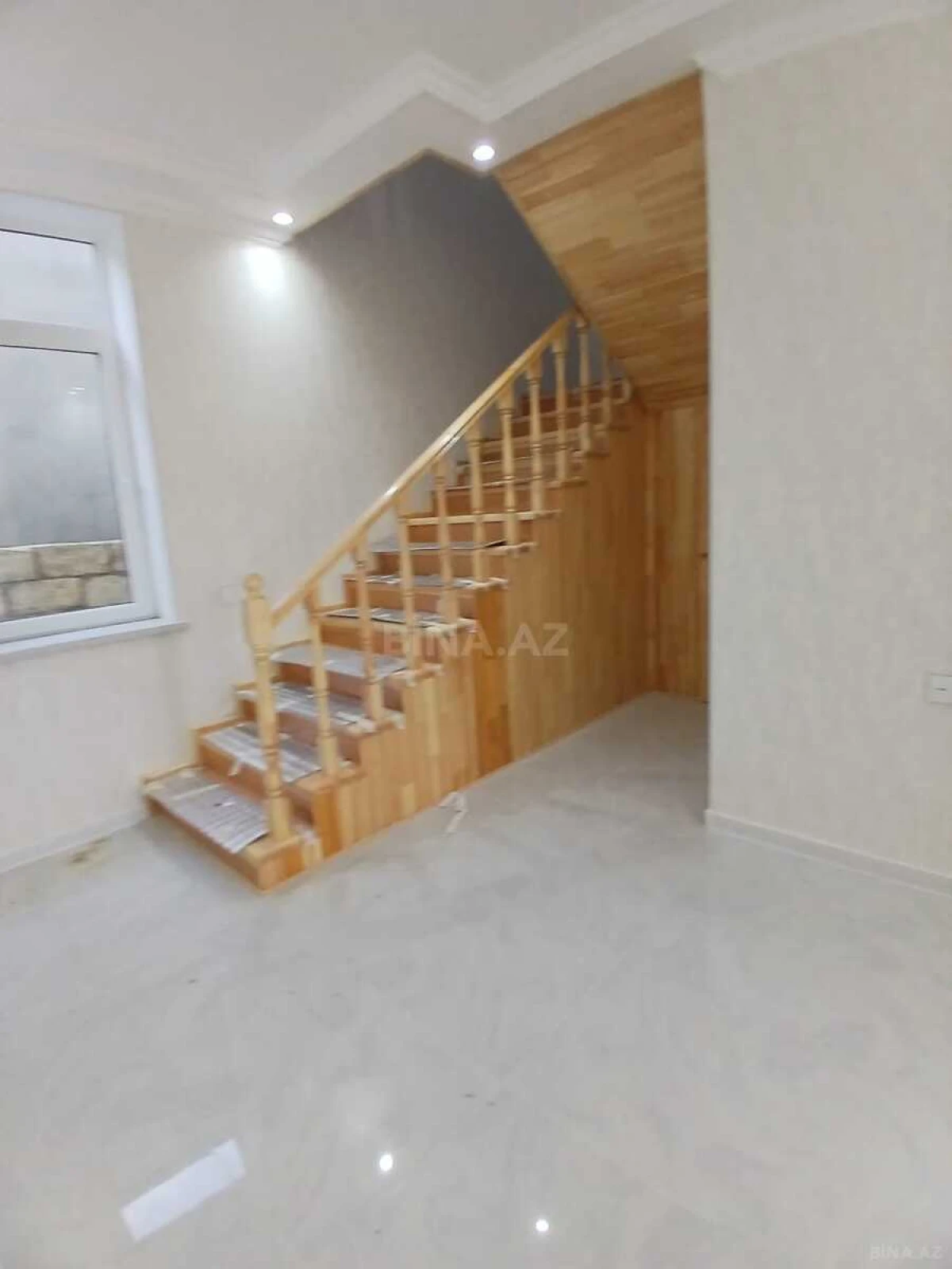 Satılır 5 otaqlı həyət evi 180 m²