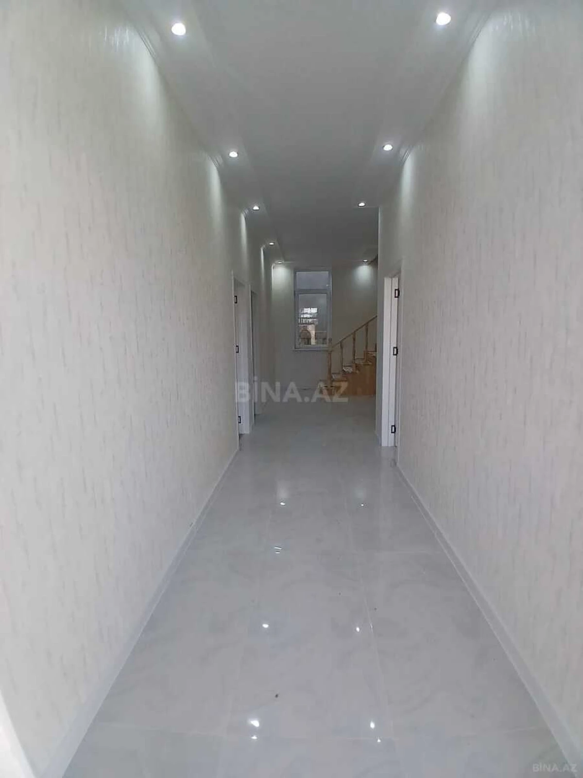 Satılır 5 otaqlı həyət evi 180 m²