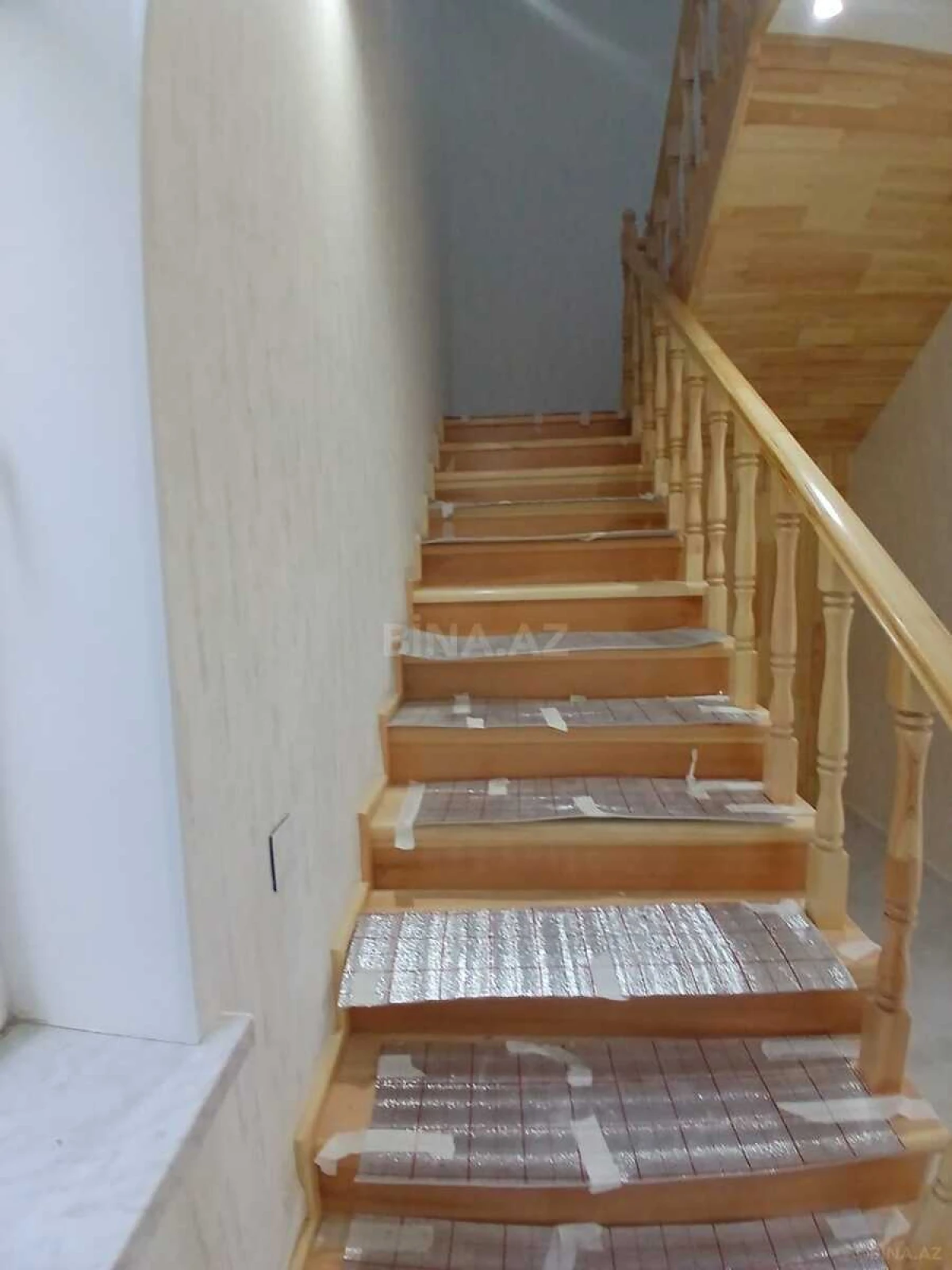 Satılır 5 otaqlı həyət evi 180 m²