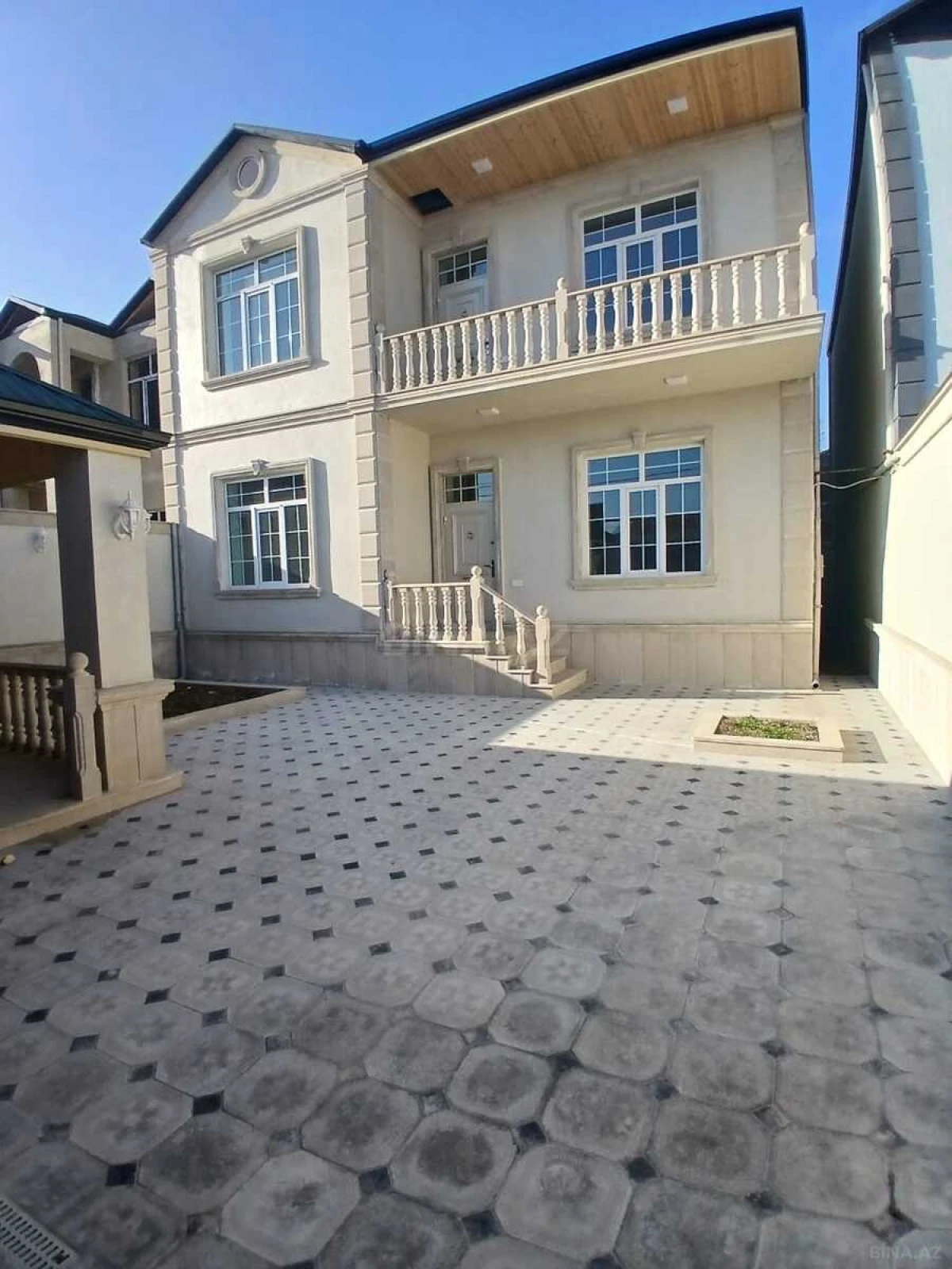 Satılır 5 otaqlı həyət evi 180 m²
