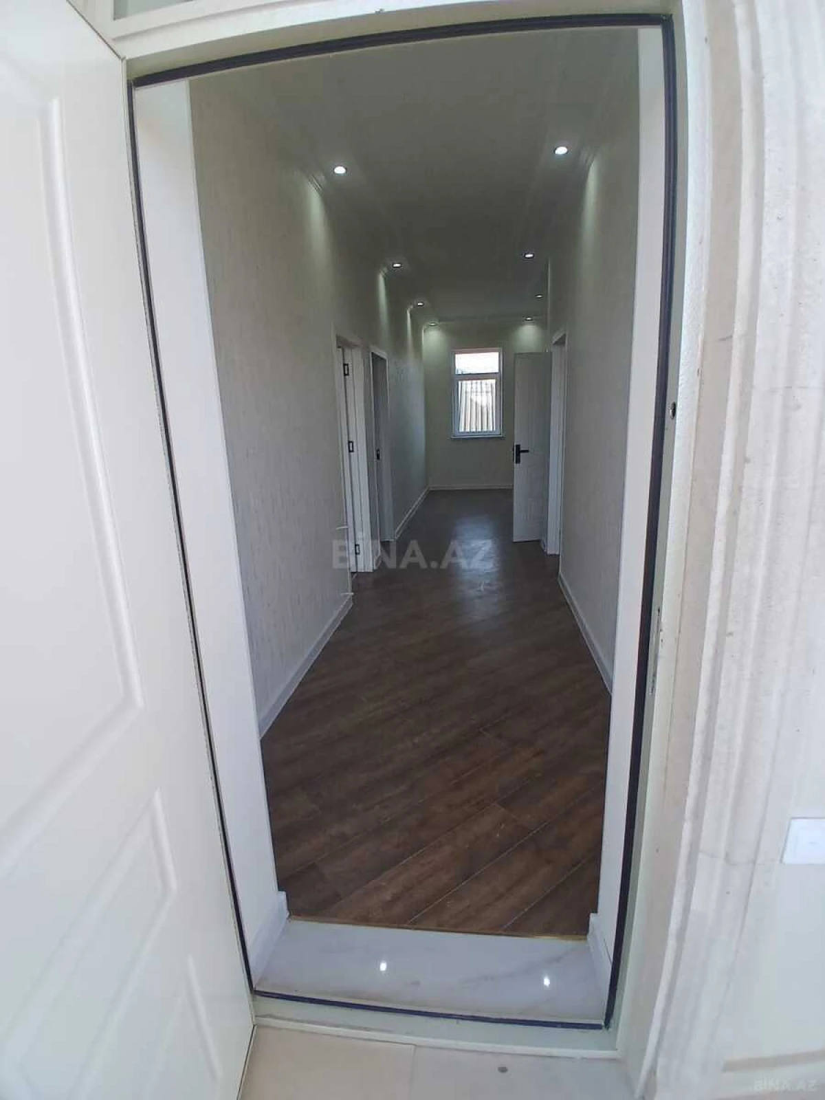 Satılır 5 otaqlı həyət evi 180 m²