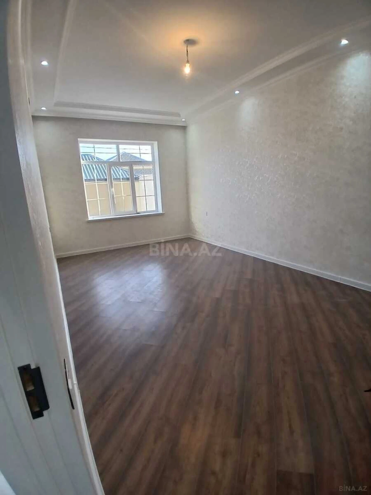 Satılır 5 otaqlı həyət evi 180 m²