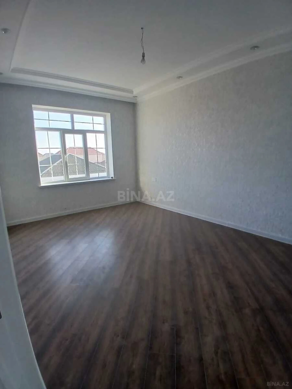 Satılır 5 otaqlı həyət evi 180 m²