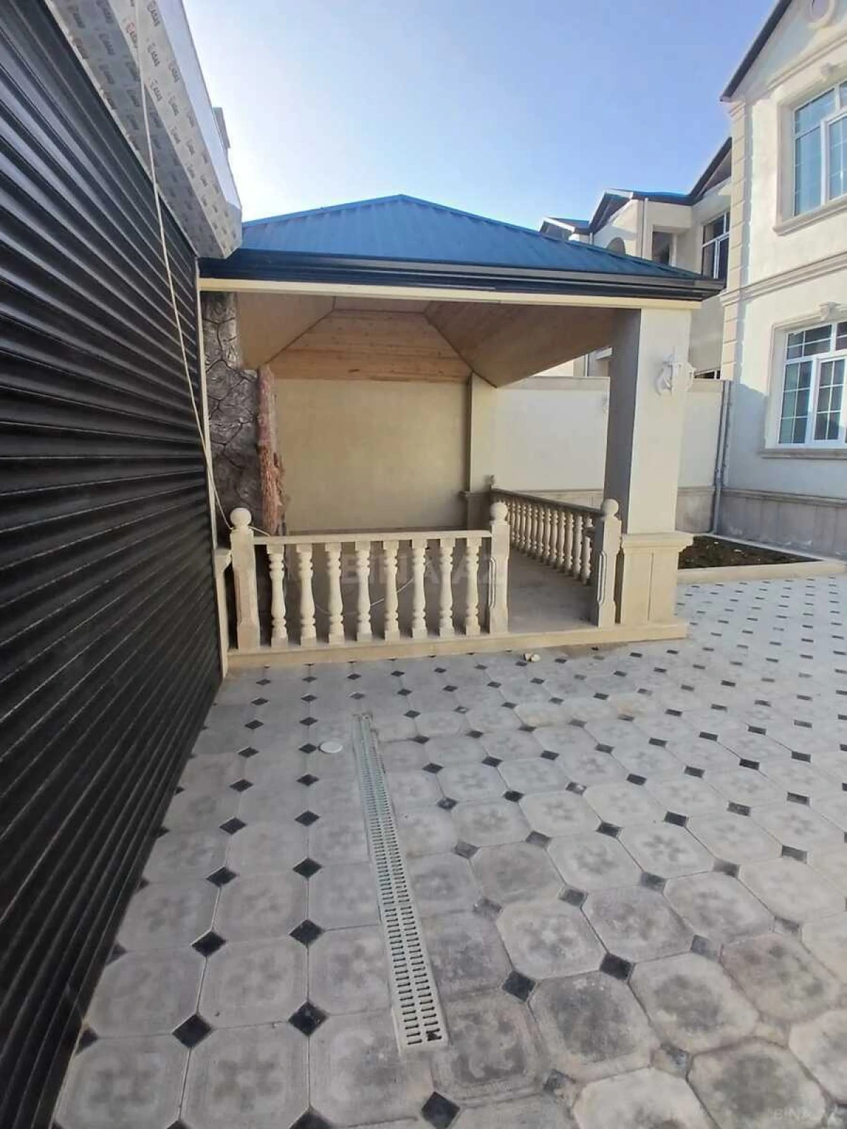 Satılır 5 otaqlı həyət evi 180 m²