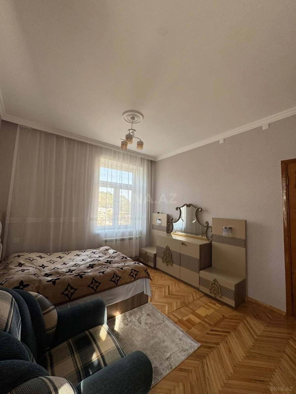 Kirayə verilir 2 otaqlı mənzil 80 m²