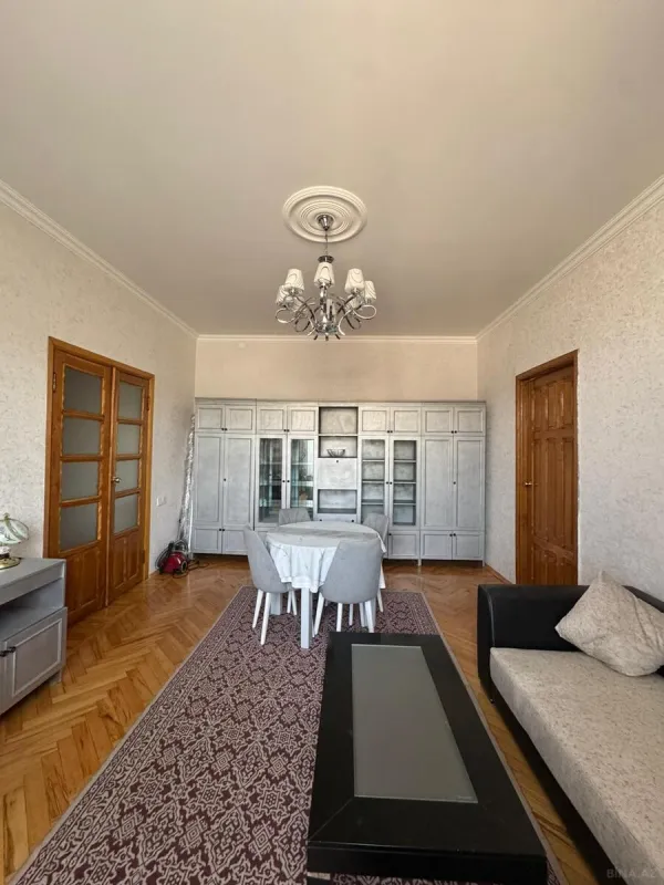 Kirayə verilir 2 otaqlı mənzil 80 m²