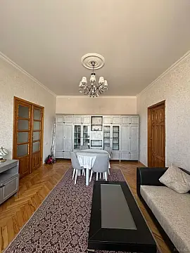 Kirayə verilir 2 otaqlı mənzil 80 m²
