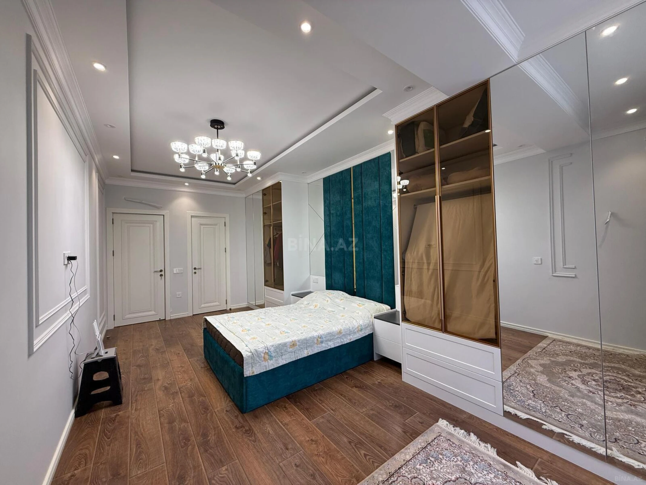 Satılır 3 otaqlı mənzil 137 m²