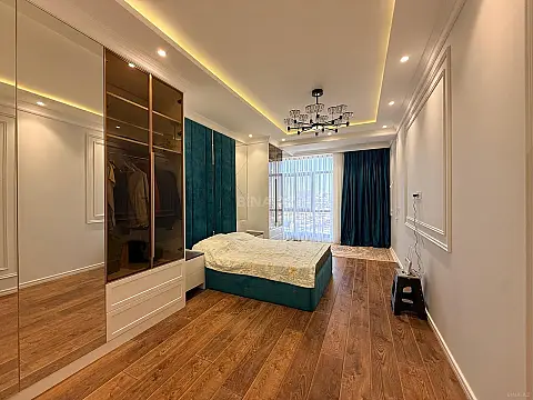 Satılır 3 otaqlı mənzil 137 m²
