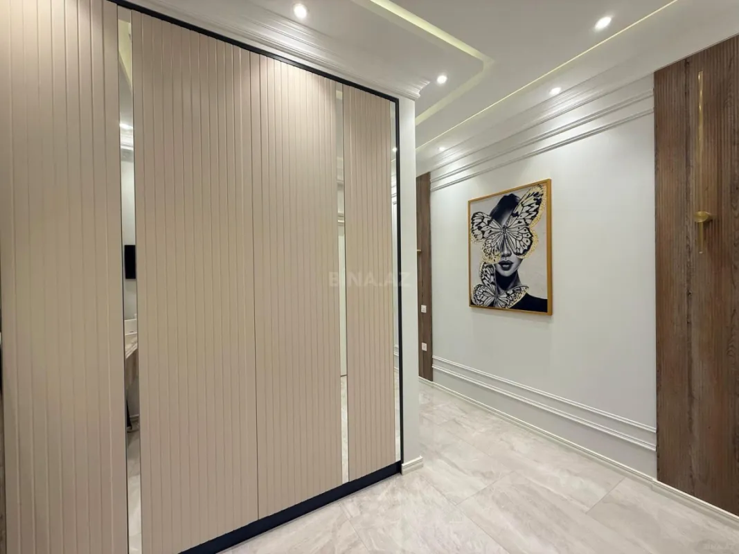 Satılır 3 otaqlı mənzil 137 m²