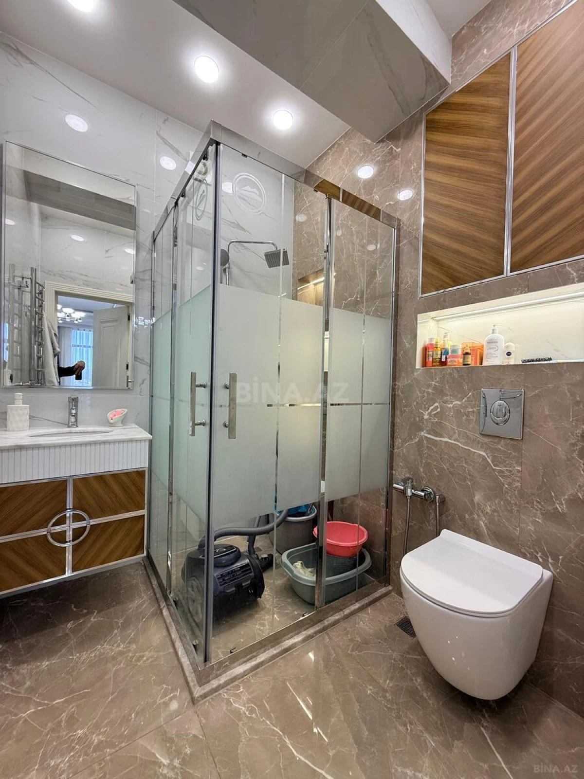 Satılır 3 otaqlı mənzil 137 m²