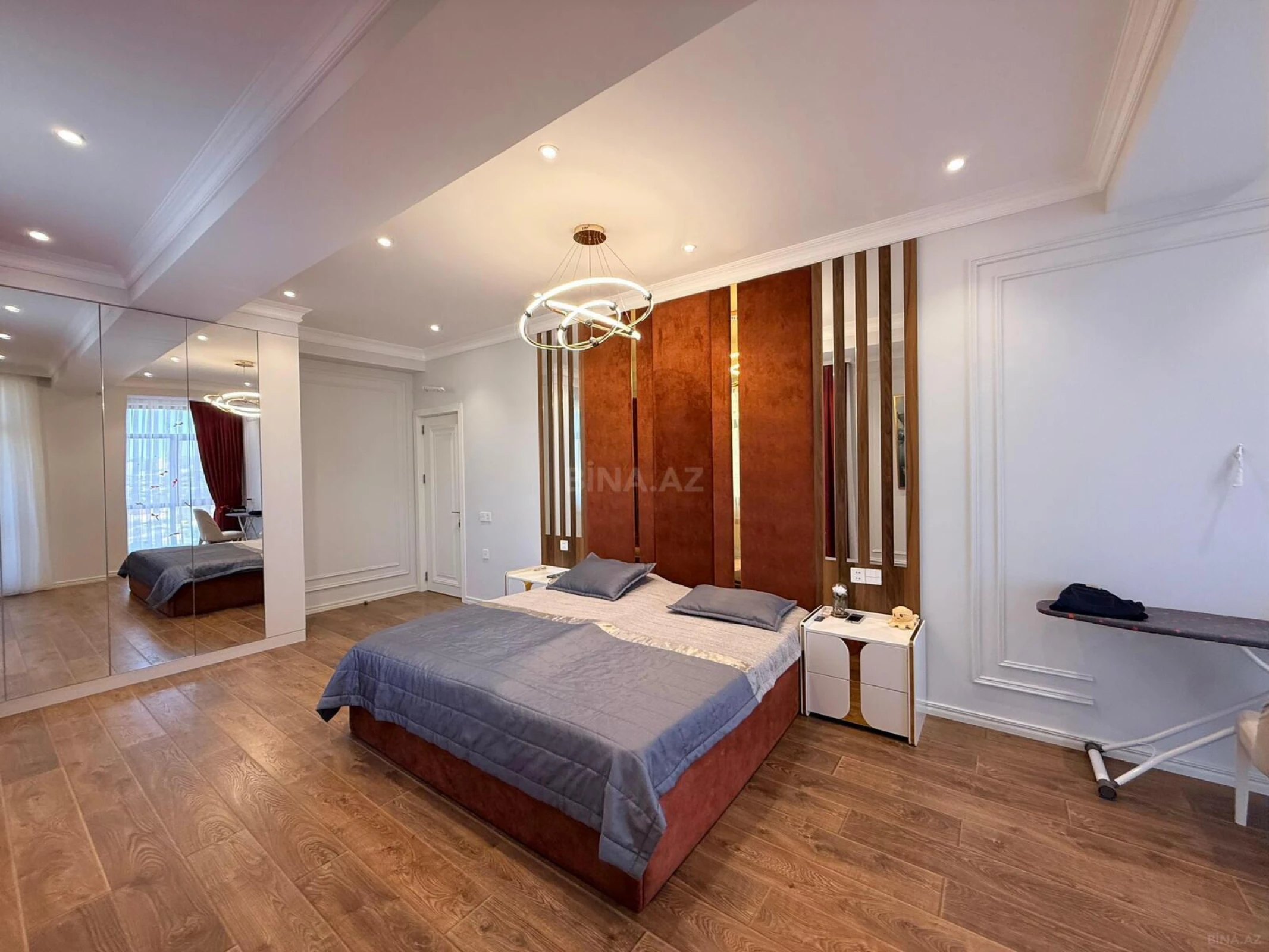 Satılır 3 otaqlı mənzil 137 m²