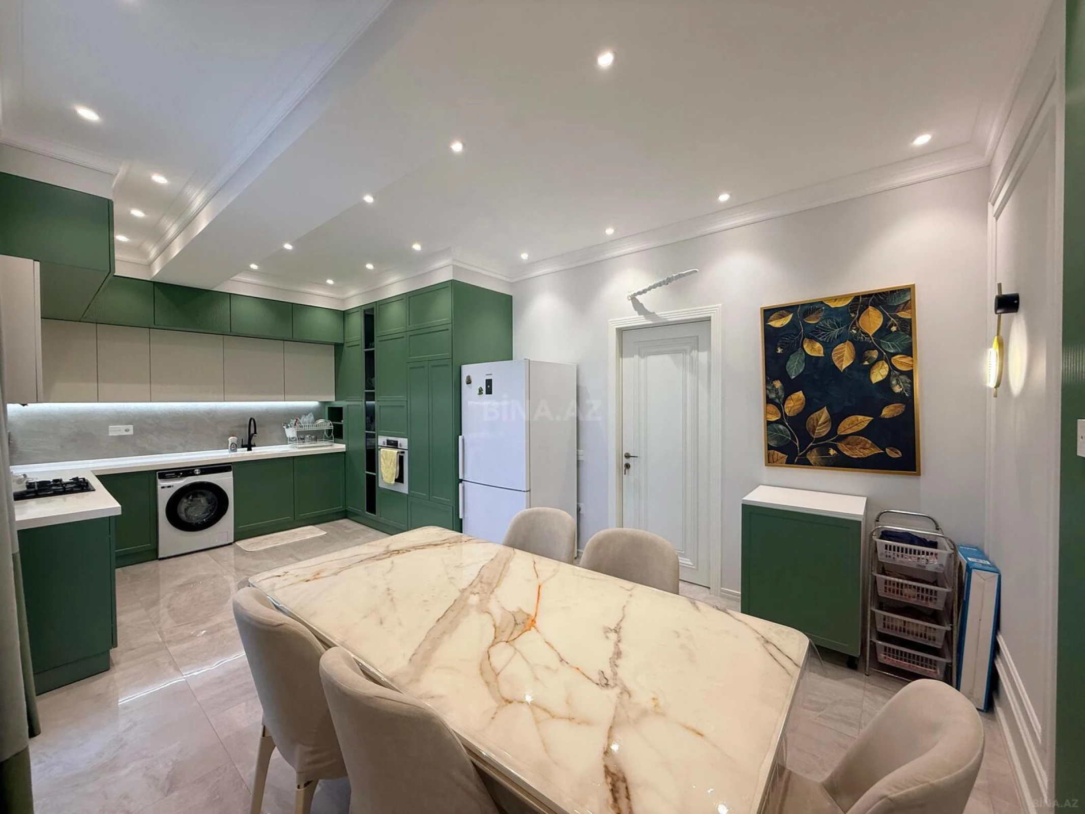 Satılır 3 otaqlı mənzil 137 m²