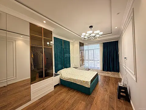 Satılır 3 otaqlı mənzil 137 m²