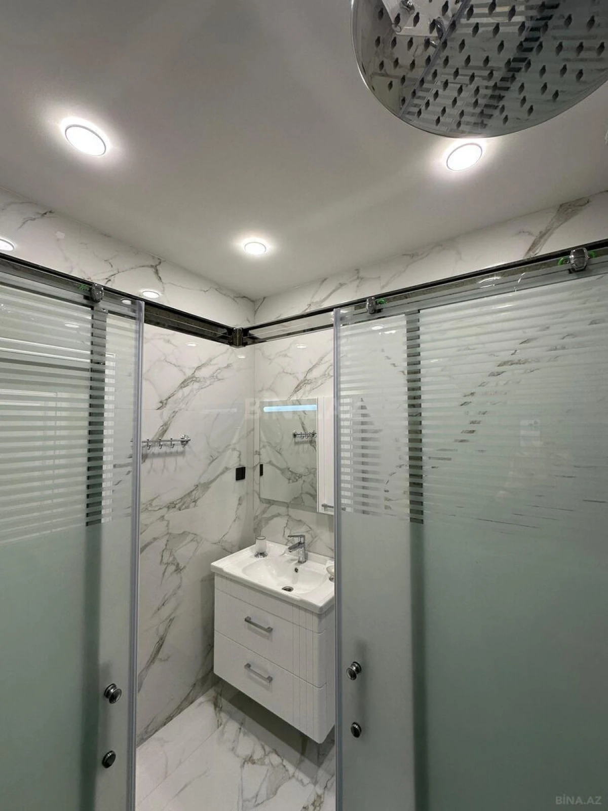 Kirayə verilir 3 otaqlı mənzil 118 m²