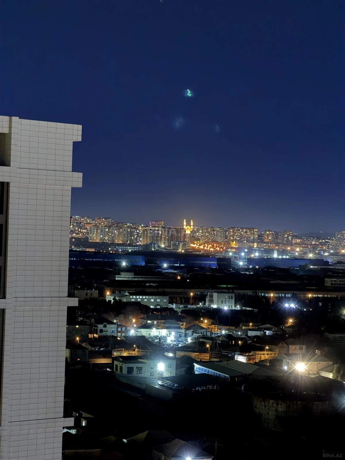 Kirayə verilir 3 otaqlı mənzil 118 m²