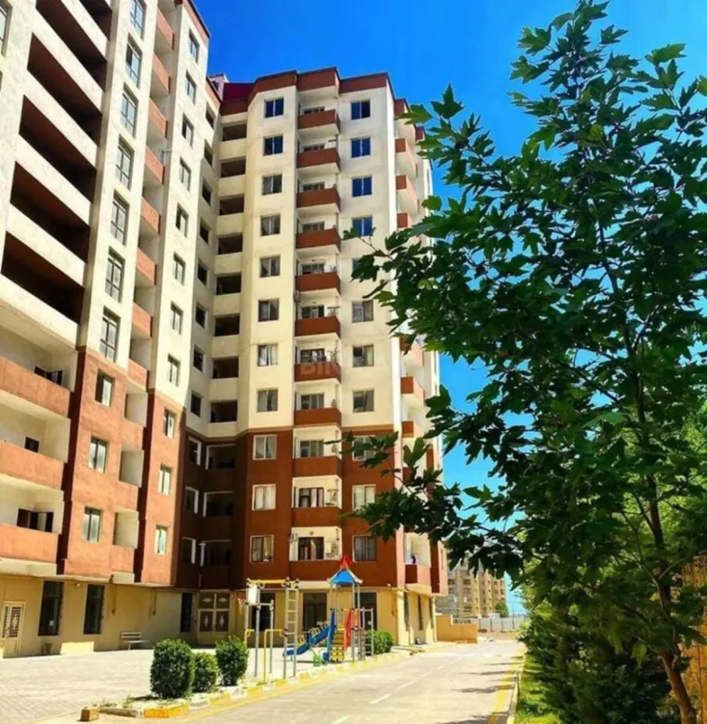 Satılır 3 otaqlı mənzil 135 m²