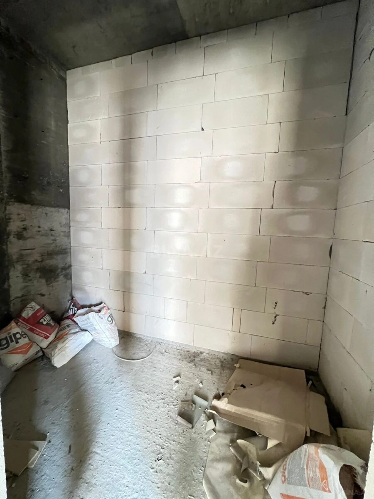 Satılır 3 otaqlı mənzil 135 m²