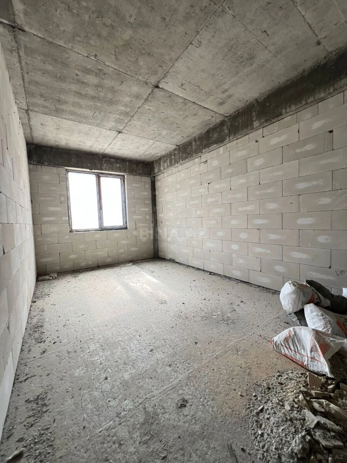 Satılır 3 otaqlı mənzil 135 m²