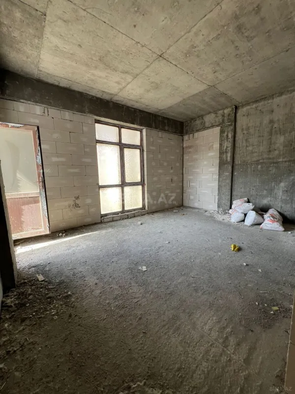 Satılır 3 otaqlı mənzil 135 m²