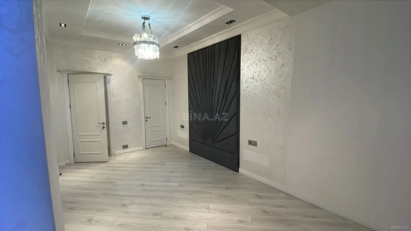Satılır 3 otaqlı mənzil 140 m²